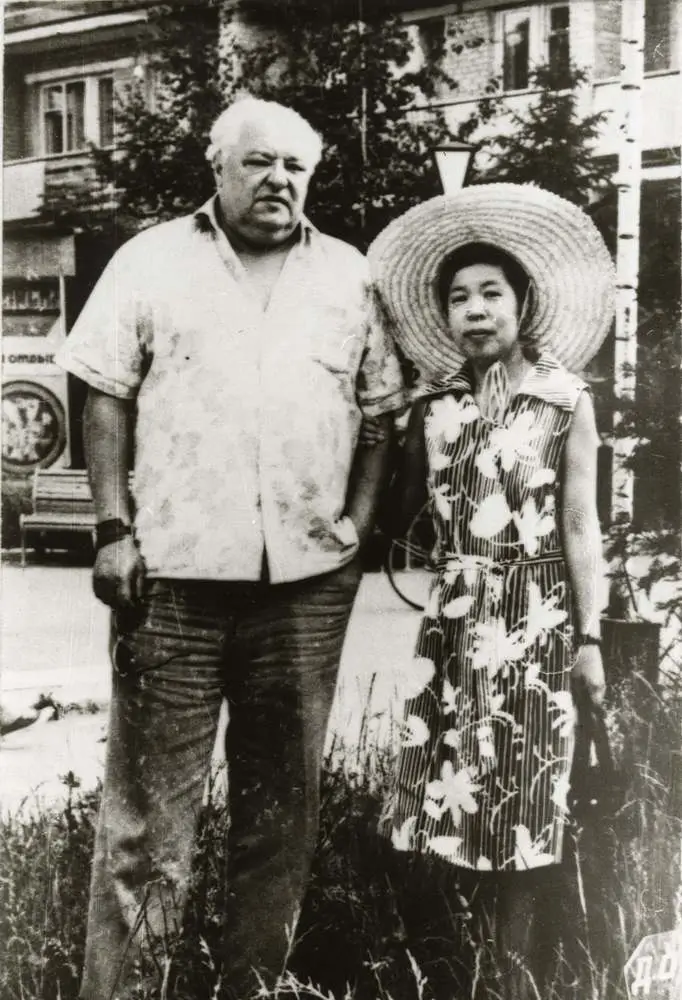 Юрий Михайлович Парфионович с женой В.С.Дылыковой.
                     1983 г.