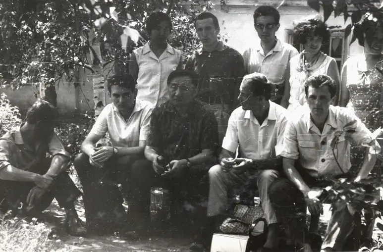 На остановке