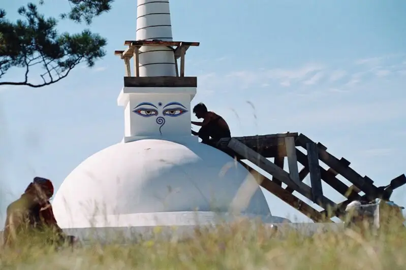 Макарова рисует глаза