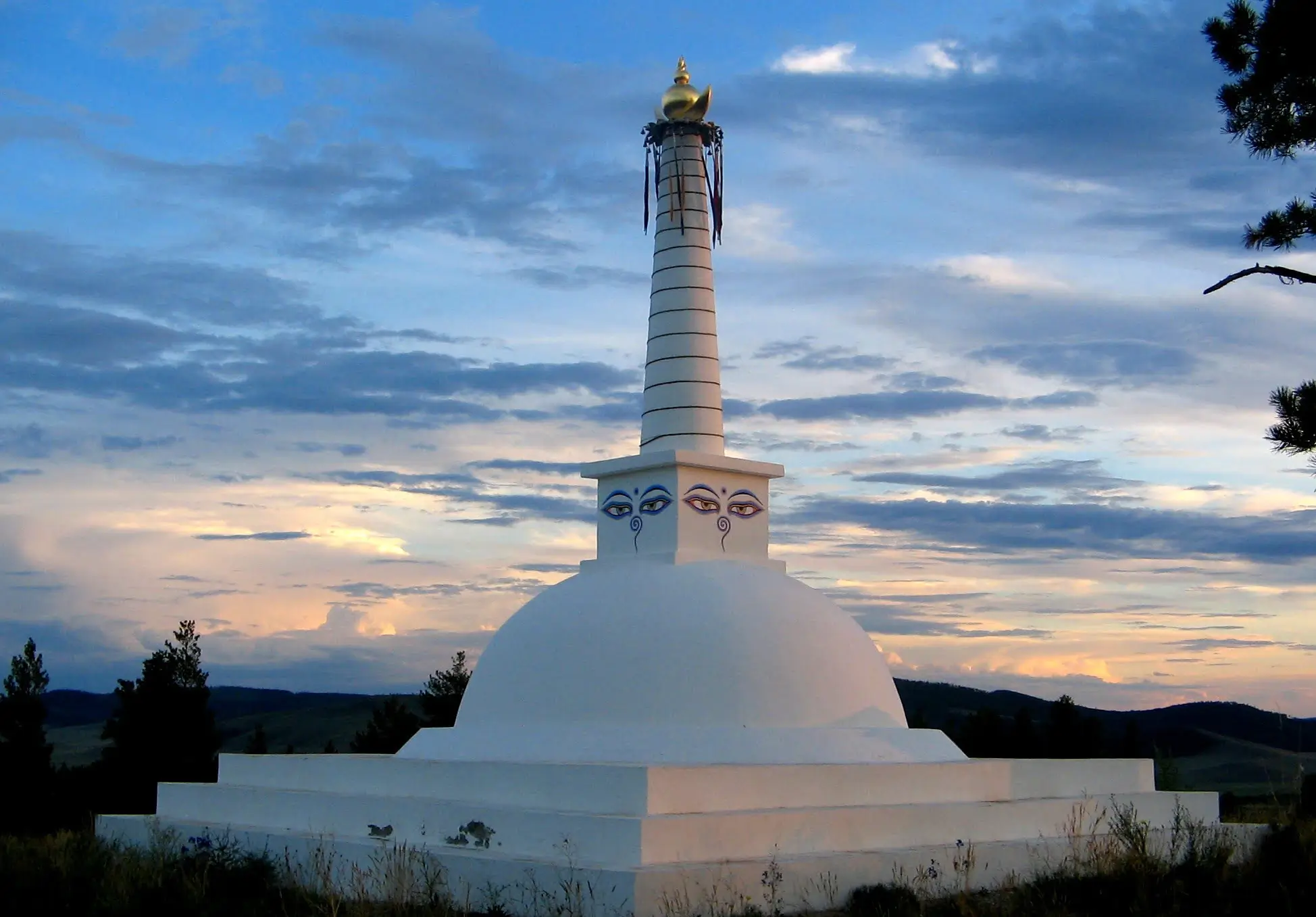 Ступа на рассвете