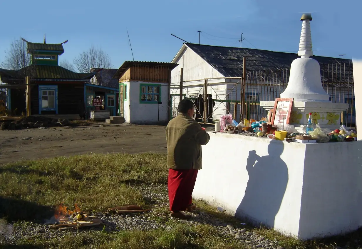 Ступа Дандарону в ИТК п.Выдрино и дуган «Бидьядара-линг»