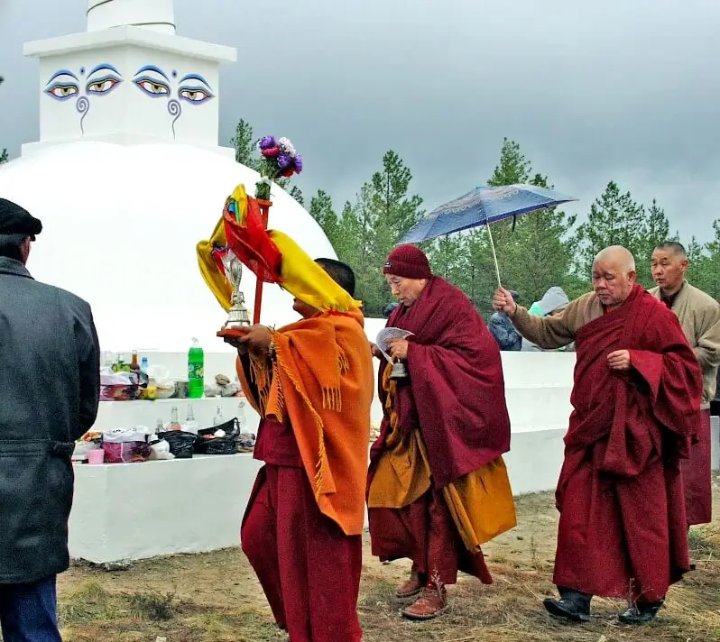 Освящение Ступы Дандарона - Белой Ступы Ваджрасаттвы. Тензин-лама, Еше Лодой Ринпоге, Цыван Дашицыренов, Дондок Дашицыренов. 18 сентября 2006 г., фото Н. К. Каратуева