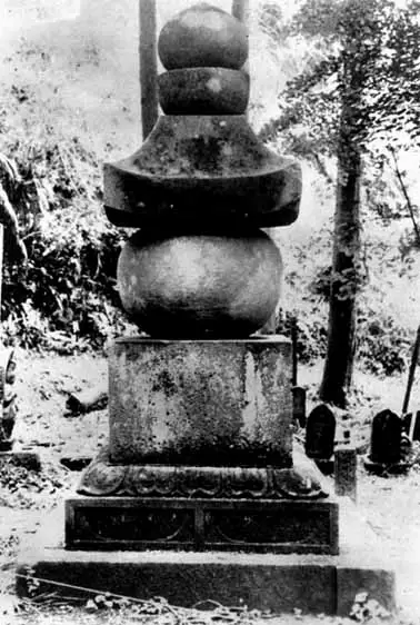 Ступа на кладбище в Горинто (Япония)